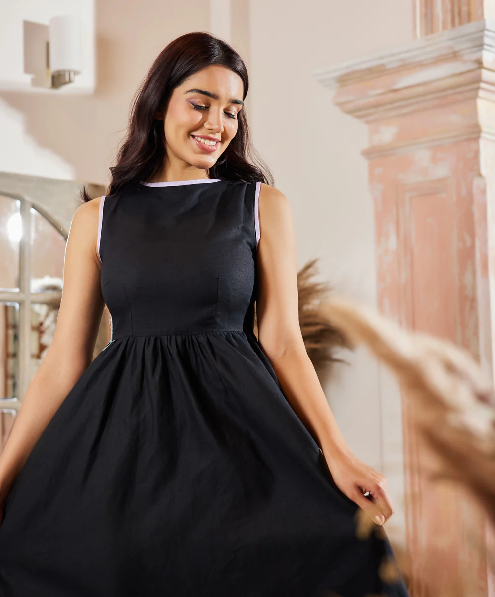 Black Linen Detailed Maxi - Image 3