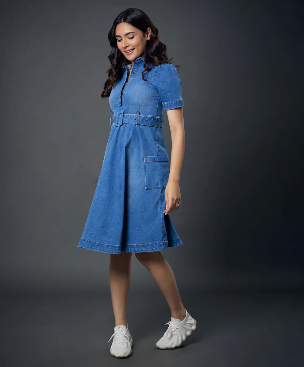 Classic Collared Denim Dress With A Belt - Image 2