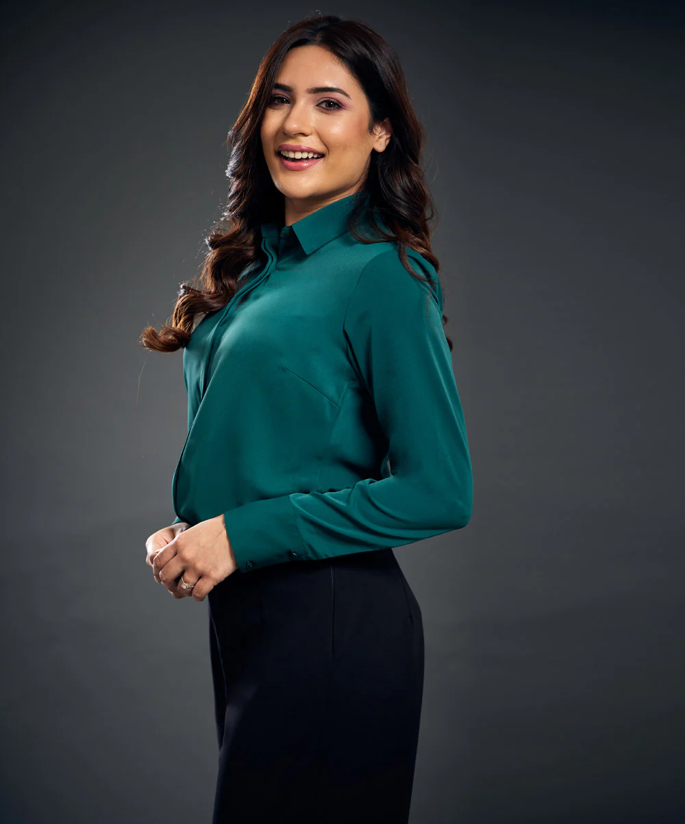 Classic Curved Green Shirt - Image 3
