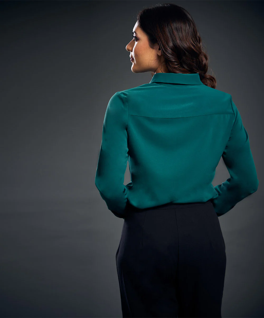 Classic Curved Green Shirt - Image 4