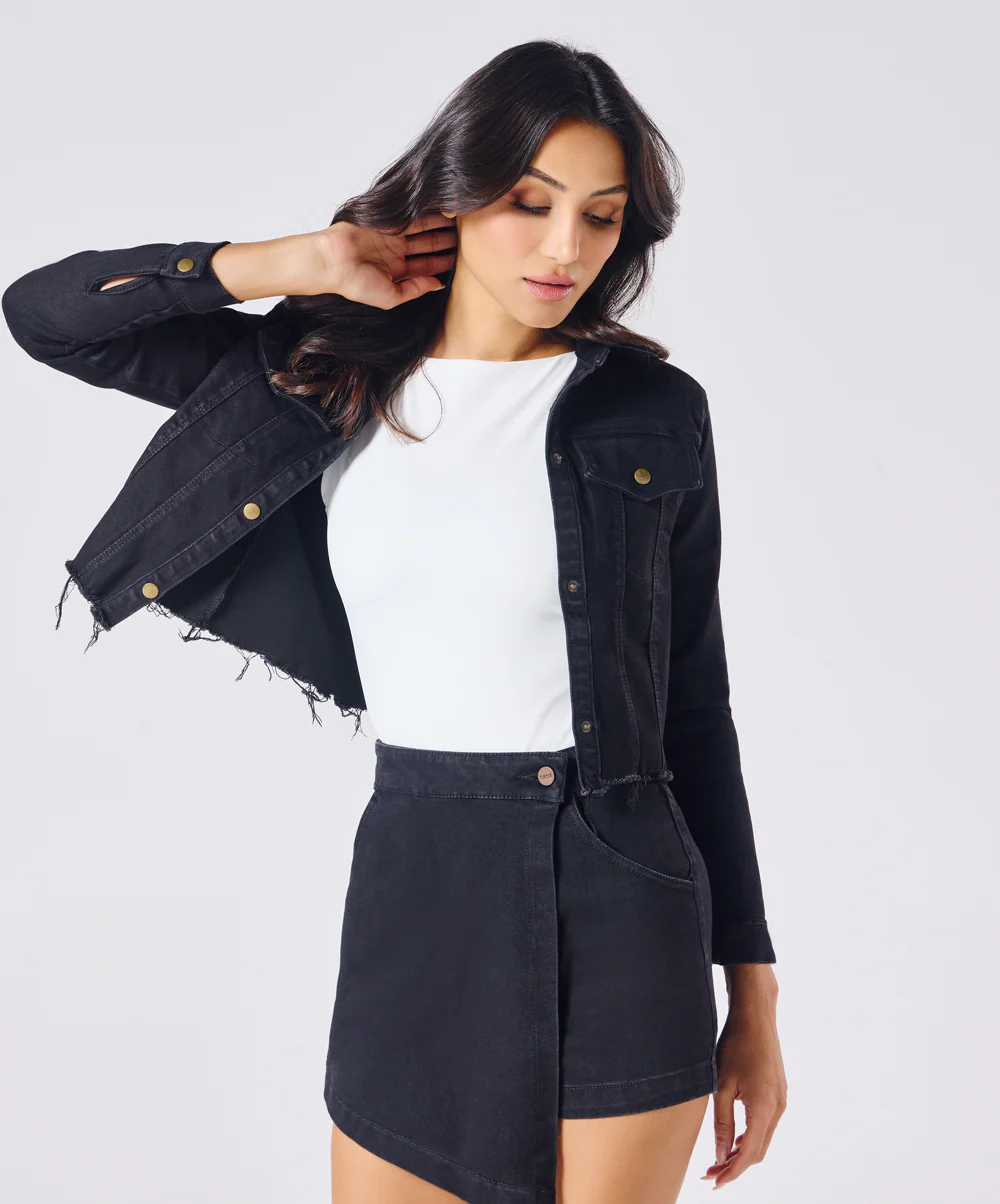 Hem Frayed Black Denim Jacket - Image 3