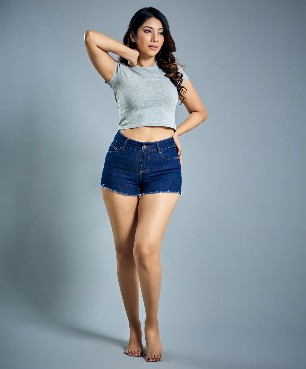 High-Rise Frayed Blue Short - Image 2