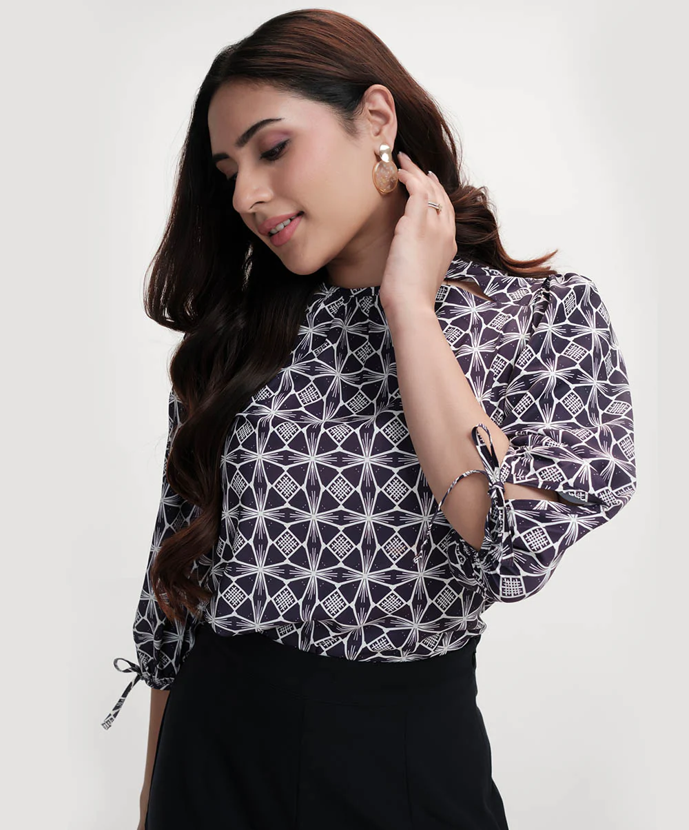 Neck Detailed Half Sleeve Printed Top - Image 3