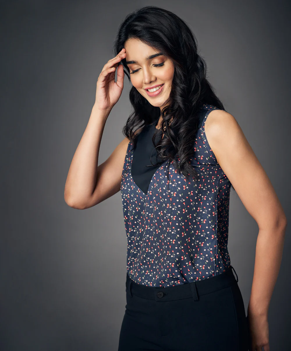 Notched Neckline Contrast Panel Black Blouse - Image 2