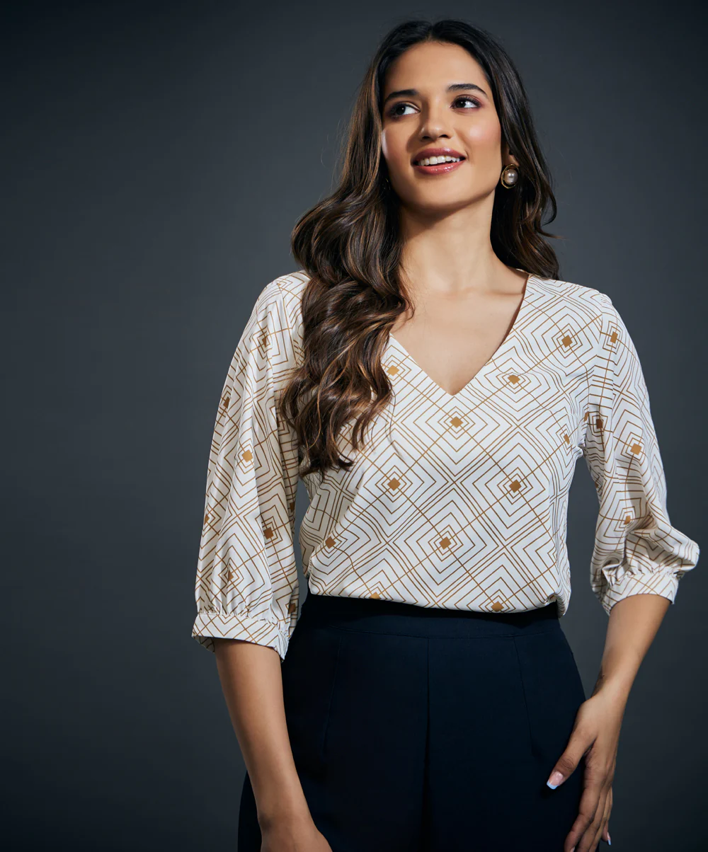 Printed Vneck Half sleeve top - Image 2