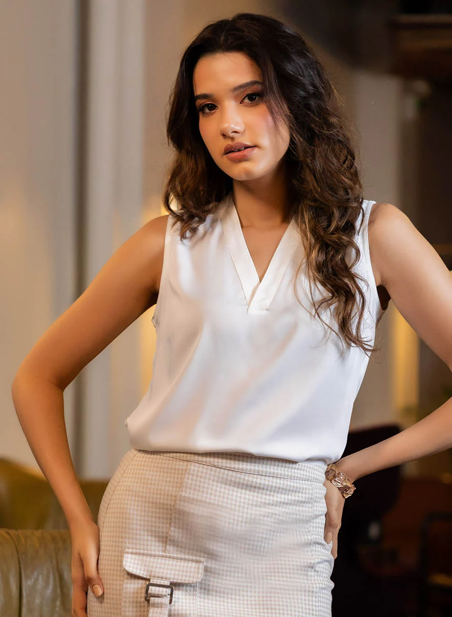 Sleeveless Deep V Neck Short Top - Image 2