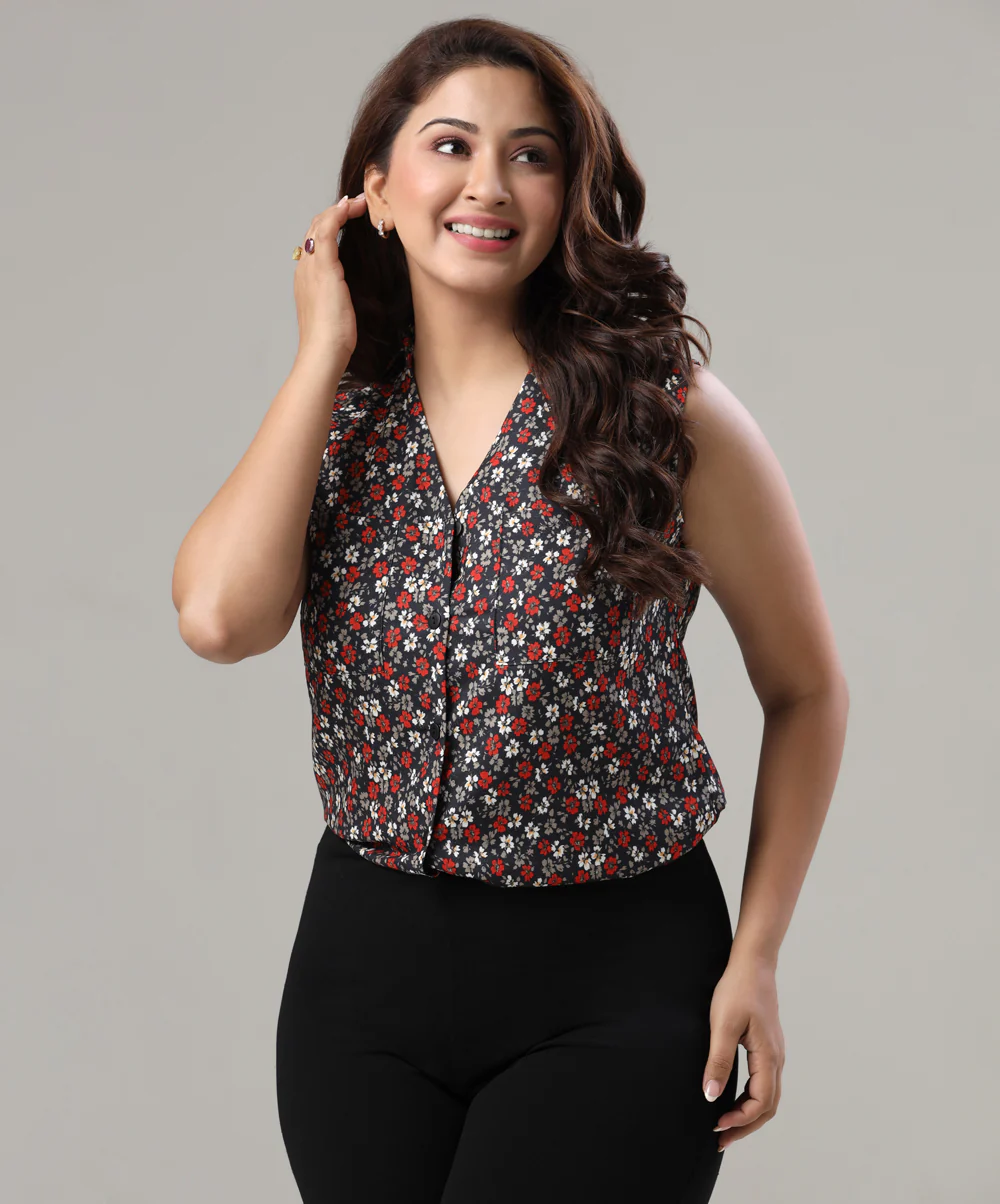 Sleeveless Front Buttoned Printed Top - Image 2