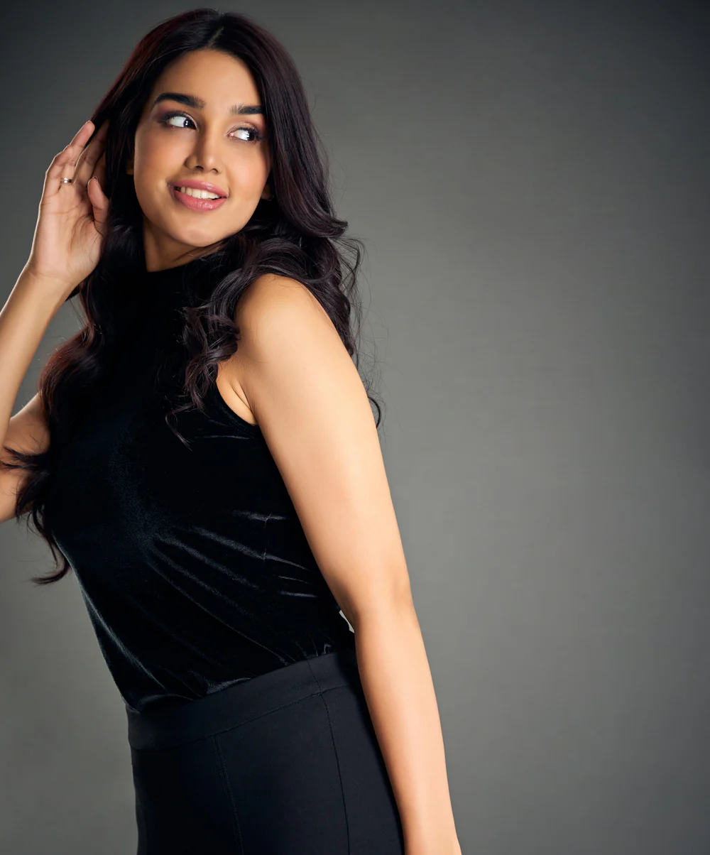 Sleeveless High Neck Black Velvet Top - Image 4