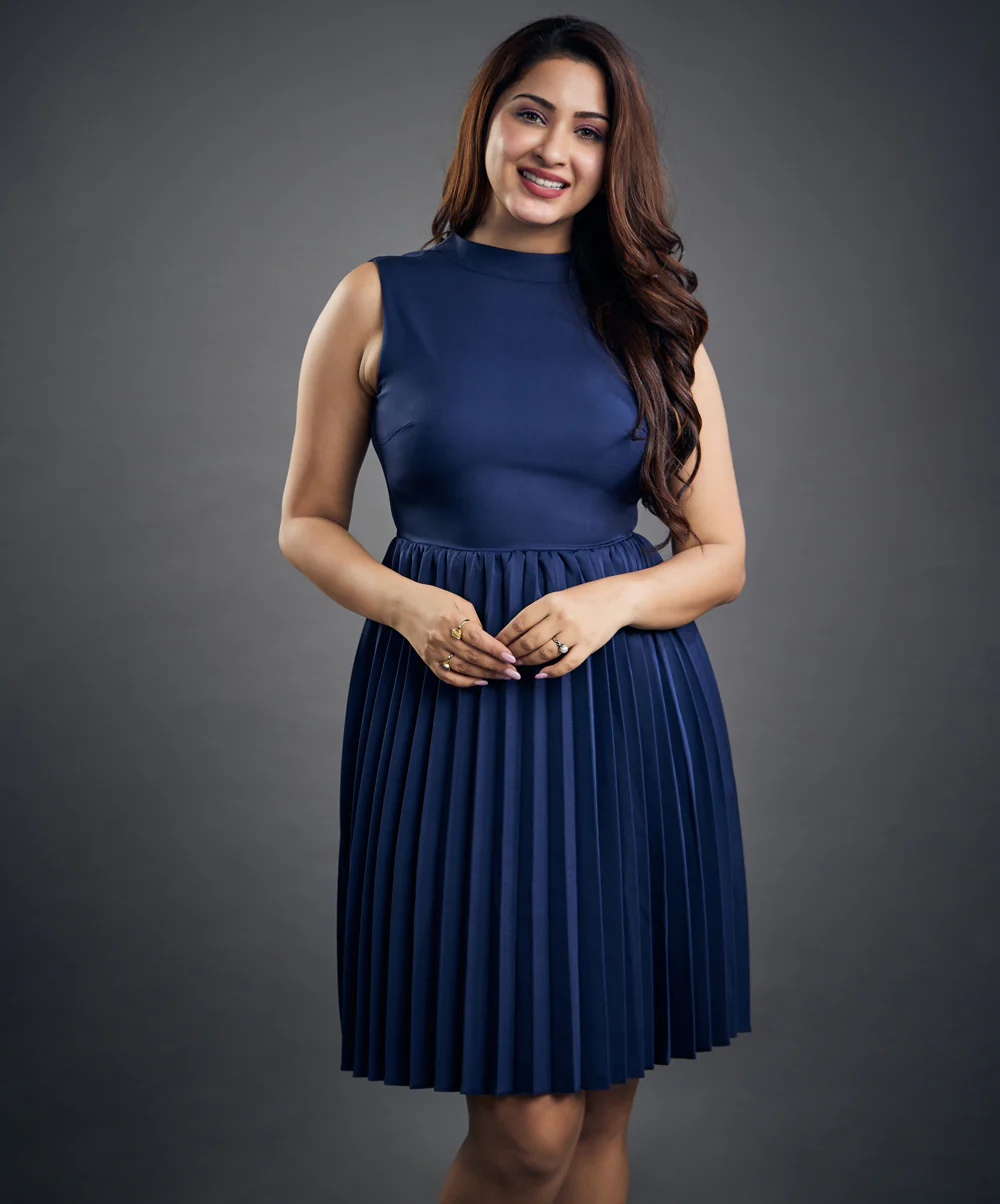 Sleeveless High Neck Pleated Blue Dress - Image 3