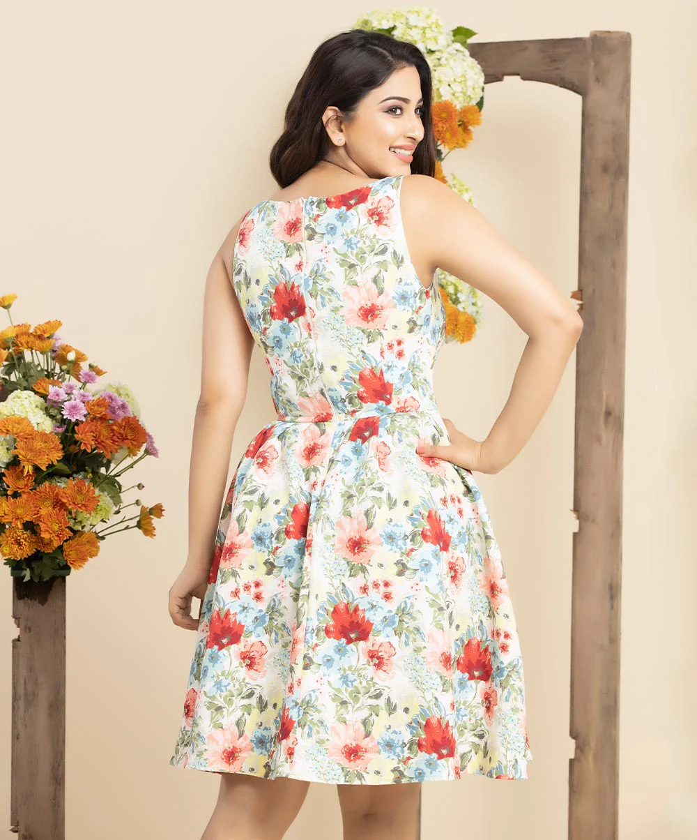 Sleeveless Round Neck Pleated Dress - Image 2