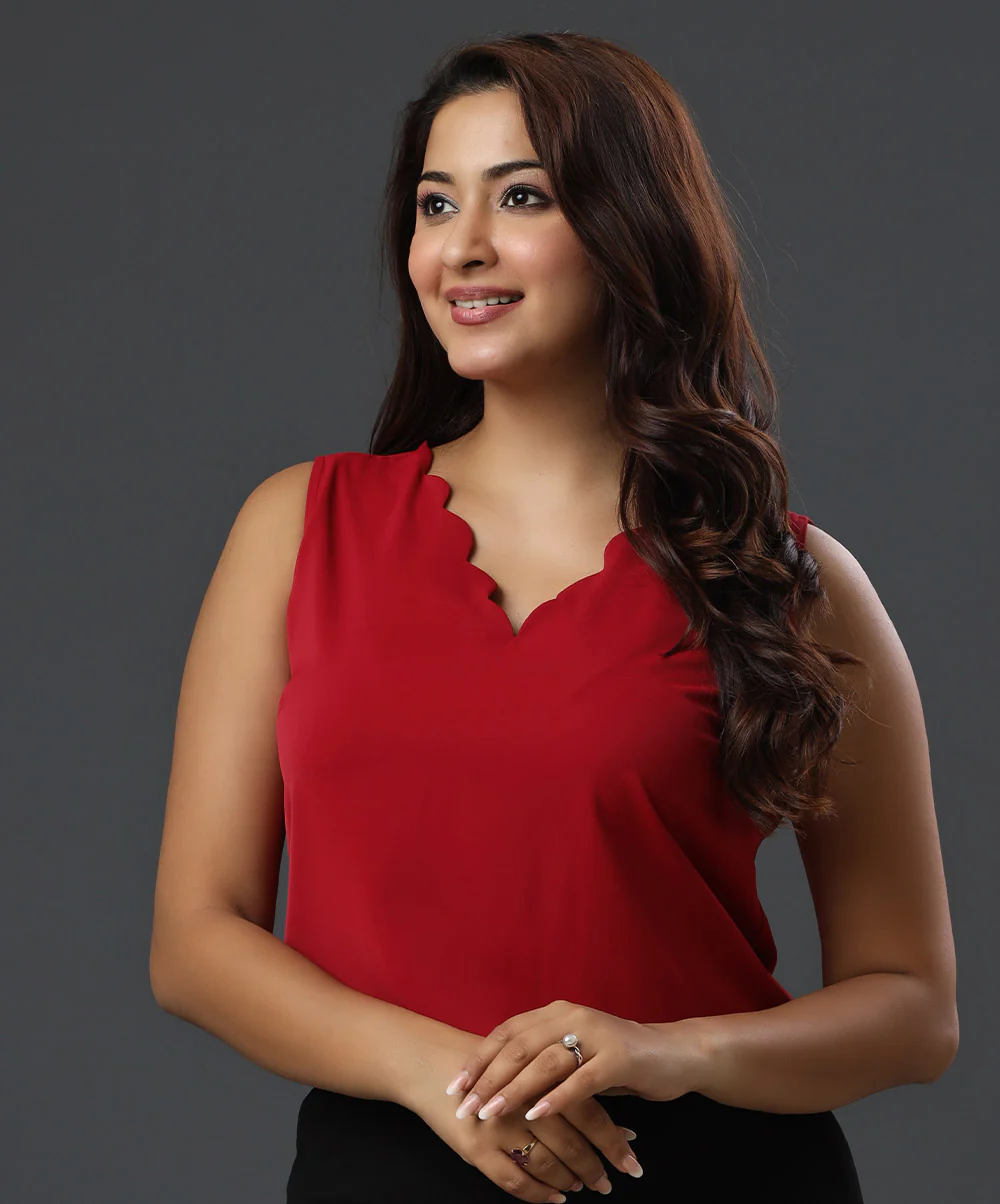 Solid Scallop Sleeveless Red Top - Image 2