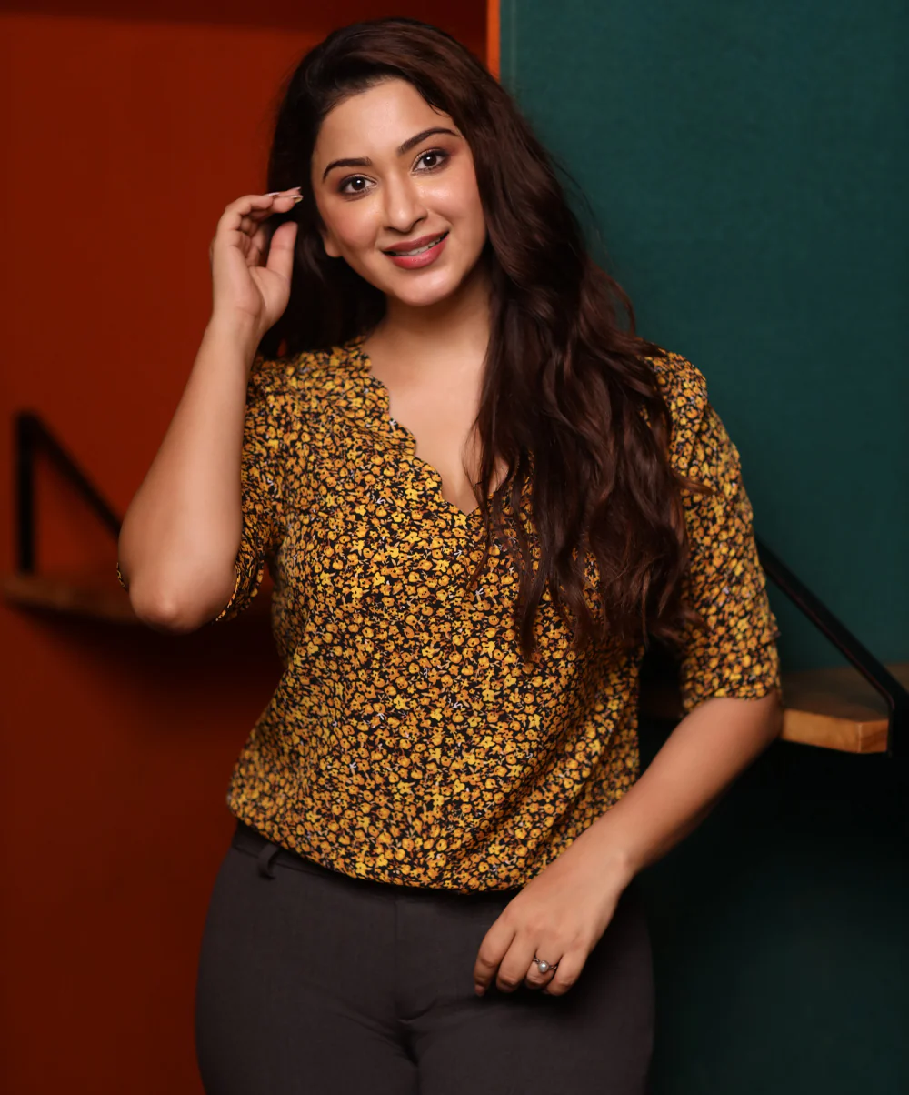 Three Quarter Neck Scalloped Yellow Top