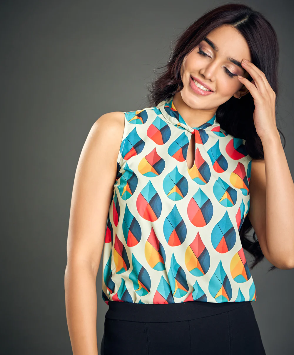Twisted Neck Sleeveless Green Printed Top - Image 2