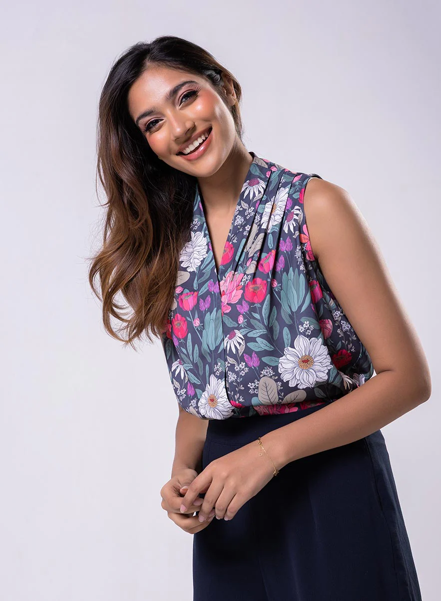 Vneck Front Buttoned Printed Top - Image 4